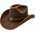 Brauner Cowboyhut mit Metallsternverzierung